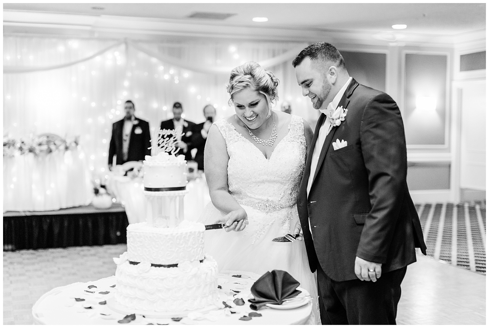 Bride and groom cut cake during Fairlane Club Fall Wedding reception.