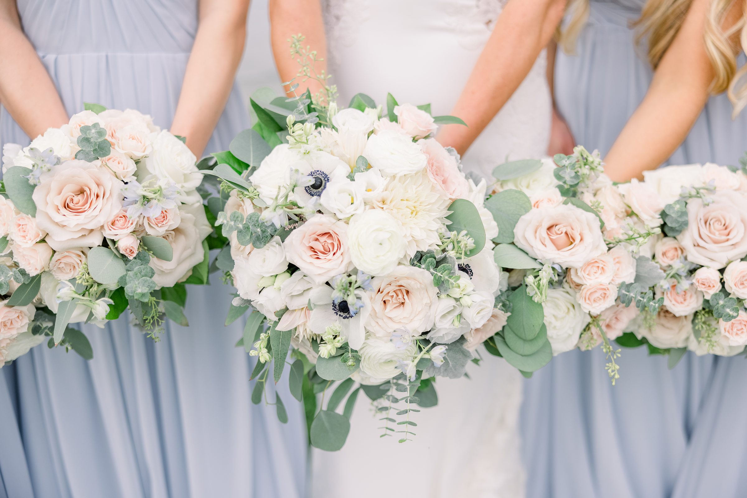Gorgeous neutral bouquets for mint and green wedding on Lake Charlevoix